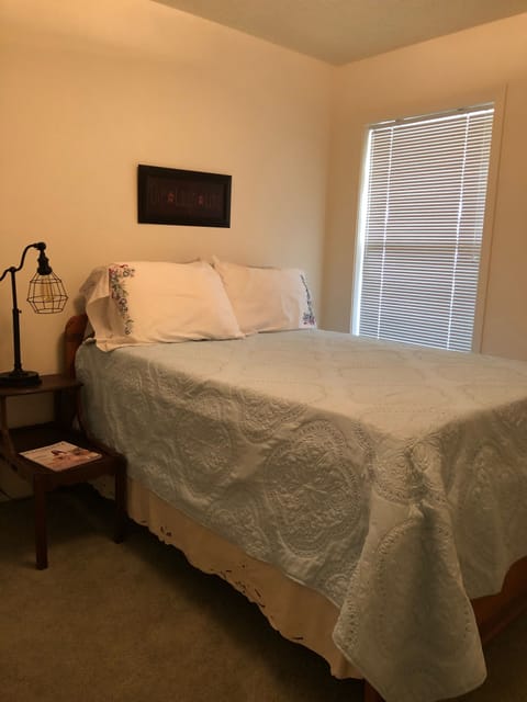 Full size bed