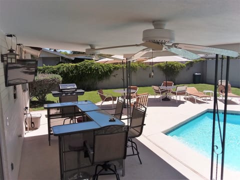 Patio with BBQ Grill, Bar & 2 Televisions