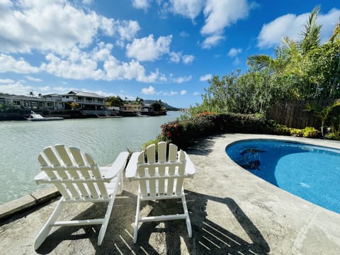 Slip into island time with a waterfront backyard and a water edge pool! Aloha!
