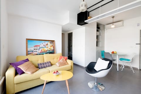 Colorful living room in Tel Aviv apartment 