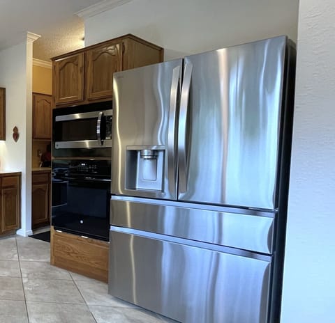 Fridge features beverage drawer, crushed, cubed and craft ice!