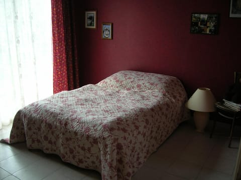 3 bedrooms, iron/ironing board, bed sheets