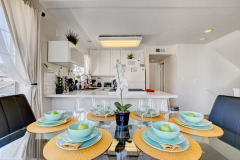 Conveniently located dining table, very throughout and well arranged.