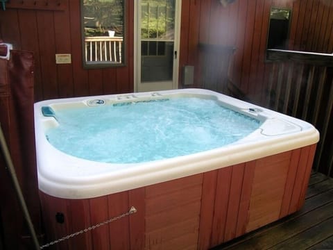 Indoor spa tub