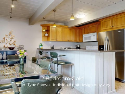 Kitchen and Dining Slope 305 with overlay