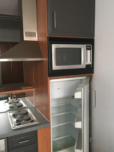 Microwave, dishwasher, coffee/tea maker, cookware/dishes/utensils