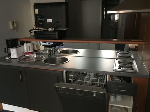 Microwave, dishwasher, coffee/tea maker, cookware/dishes/utensils