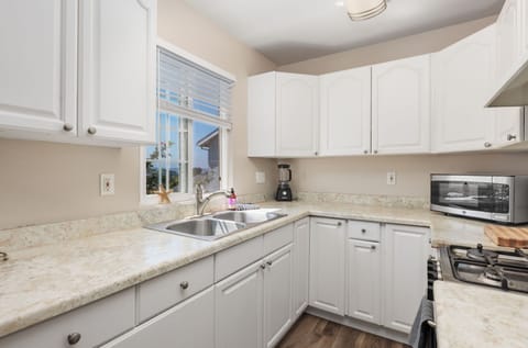 Full kitchen complete with new stainless appliances w gas stove.
