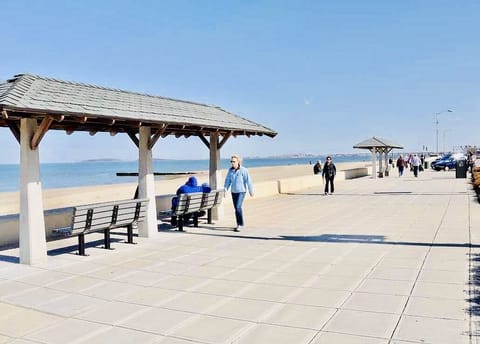 Beach nearby, sun loungers, beach towels