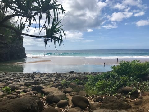 Beach nearby, sun loungers, beach towels