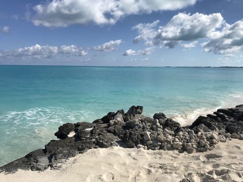 Beach nearby, sun loungers, beach towels