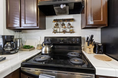 Full-size oven and electric cooktop