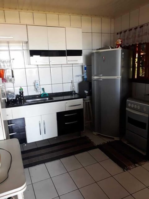 Fridge, oven, stovetop, coffee/tea maker