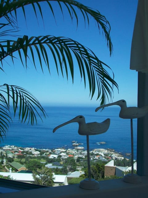 Low wall between the bath & main  bedroom 