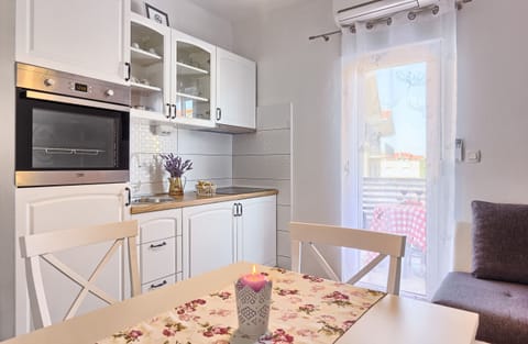 Kitchen and dining room area