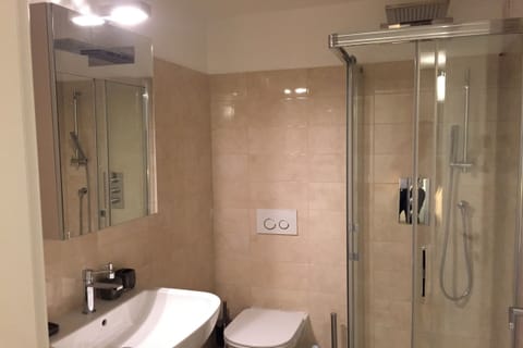 Bathroom with two Showers