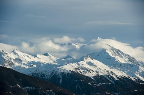 view from sittingroom, over fifteen 4,000+ metres Alps as Weisshorn, Matterhorn,