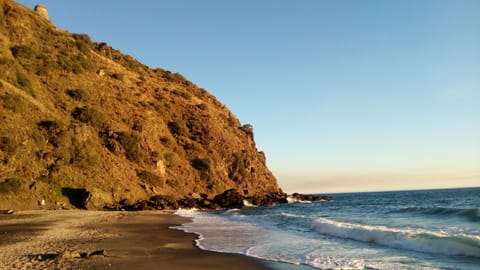 Beach nearby, sun loungers, beach towels