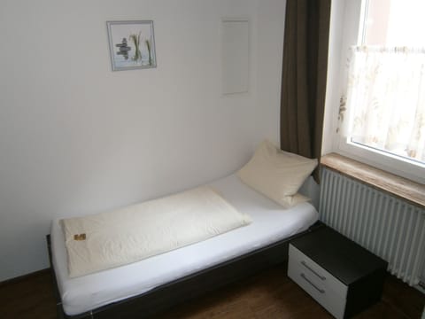 1 bedroom, iron/ironing board, internet, bed sheets