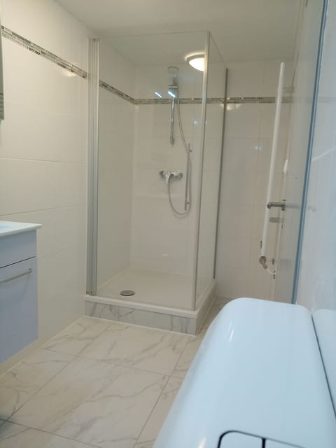 Combined shower/tub, hair dryer, towels, soap