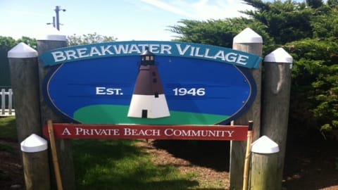 Private Beach Community-no parking worries simply walk to the beach!