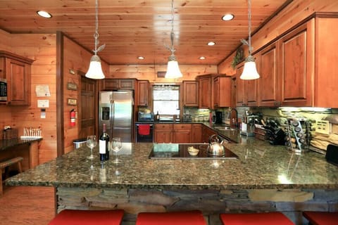 Fully stocked kitchen: granite, stainless steel, Mr coffee, Keurig, & Cuisinart