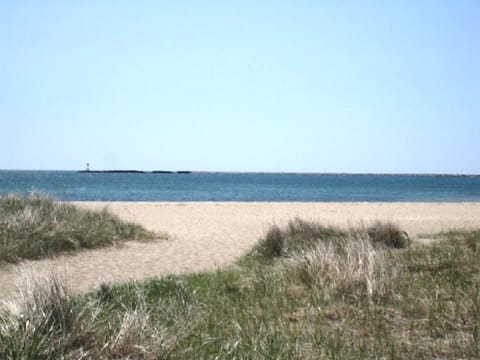 Beach nearby, sun loungers, beach towels