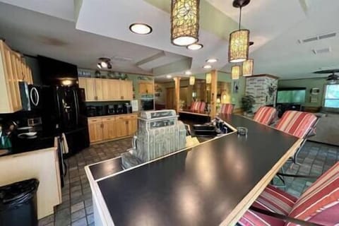 Wrap around bar great for serving up large groups