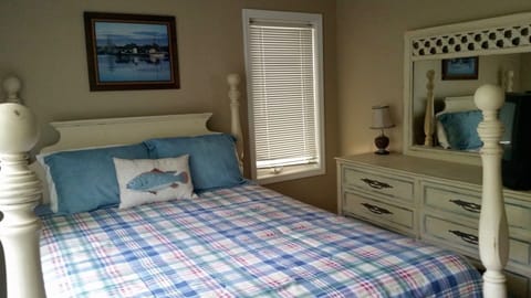 Guest bedroom downstairs.  Bathroom is share with guest bedroom w/Bunkbeds