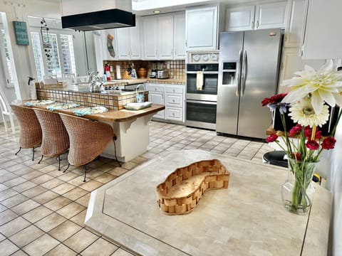 Kitchen and breakfast nook