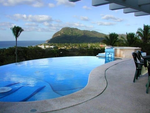 Infinity pool / Sun deck / Hot  tub overlooking Pacific Ocean and Lo De Marcos