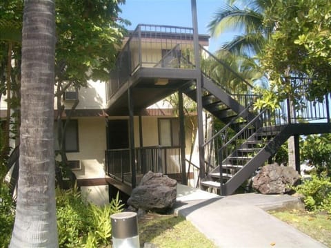 No stairs, from parking to front door. Easy level access to this "bridge unit".