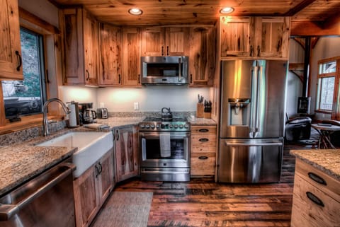 Granite and stainless appointments