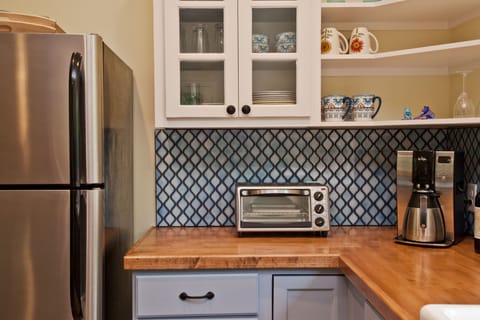 Coffe pot and coffee press are all available, as well as toaster.