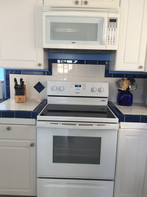 Microwave, dishwasher, coffee/tea maker, cookware/dishes/utensils