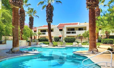 Relax and unwind at the two resort-like swimming pools in the complex!