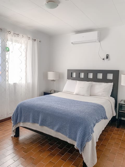 3 bedrooms, in-room safe, WiFi, bed sheets