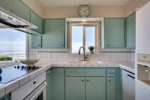 Bright and cheery kitchen to enjoy cooking up something yummy!