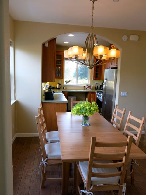 Dining room for 6-8 people.