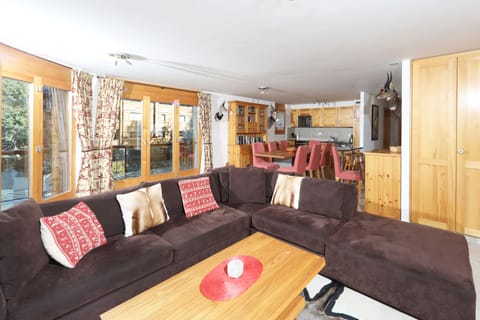 Living room & Kitchen 1