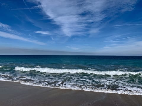 Beach nearby, sun loungers, beach towels