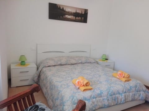 Iron/ironing board, travel crib, free WiFi, bed sheets