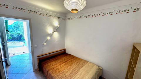 4 bedrooms, in-room safe, iron/ironing board, free WiFi