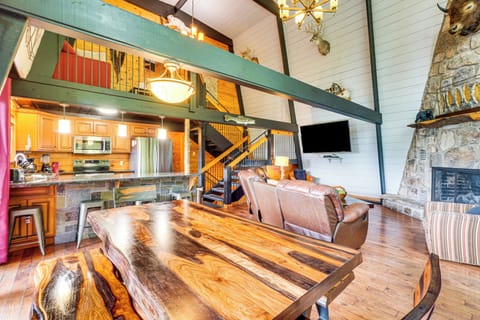 Gatlinburg Vacation Rental | 5BR | 5BA | 1 Step Required | 3,200 Sq Ft
