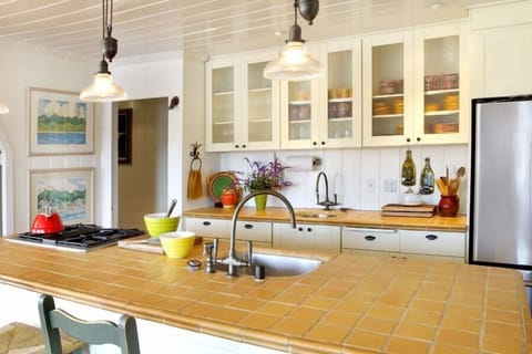 Lots of room to gather round and share in the kitchen with this bar next to the dining room. There is a great selection of Fiesta dishes to mix and match and ample silver wear for a lovely table setting.