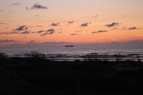 Beach nearby, sun loungers, beach towels