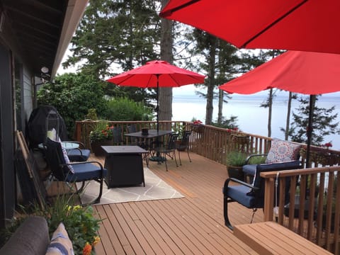 Large backyard deck with fire pit, Weber grill & umbrellas