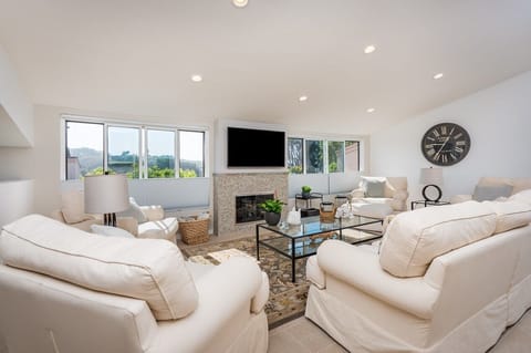 Upstairs living room 