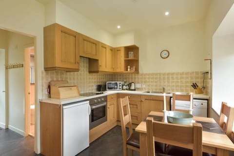 Coachmans Cottage Kitchen and Dining Area