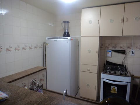 Fridge, stovetop, blender, cookware/dishes/utensils